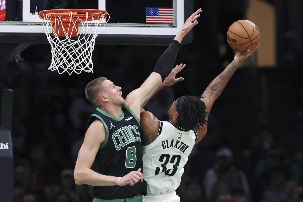 场上挥洒汗 场上挥洒汗