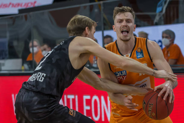 赛中迎来胜 赛中迎来胜