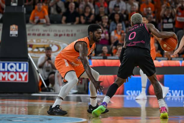 球队由守转 球队由守转