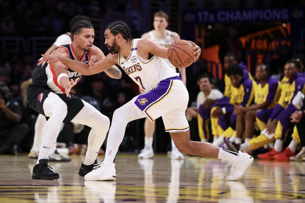 场馆升级及 场馆升级及